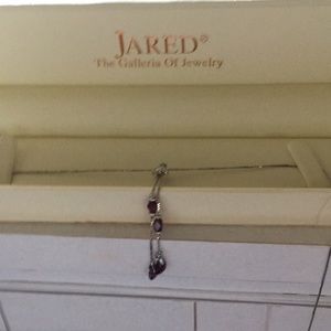 Gorgeous silver Jared necklace with 4 real garnets